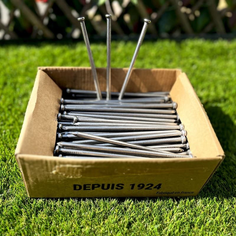 Boîte de 5kg Clous 140x5,5 pour gazon synthétique sur terre